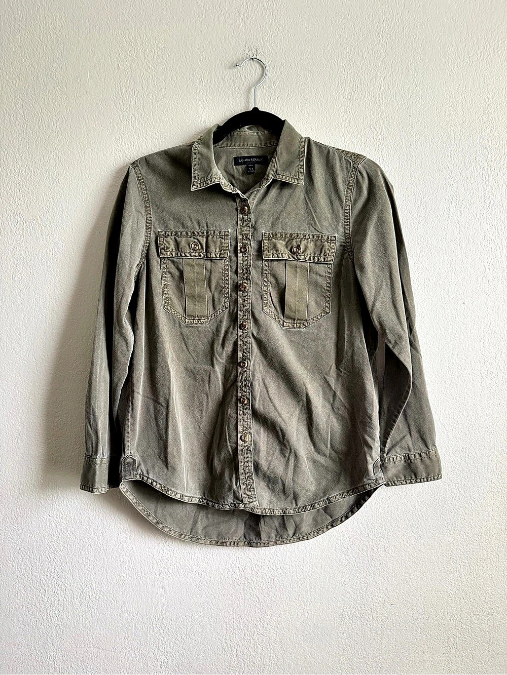 Banana Republic Cotton Button Down Shirt in olive green Size XS